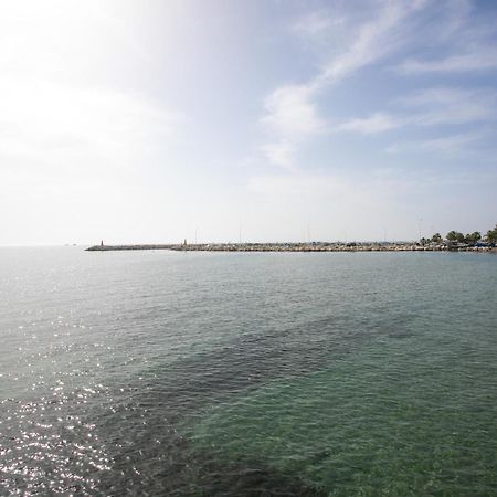 Palmove Luxurious Beachfront Apt Lárnaka Kültér fotó