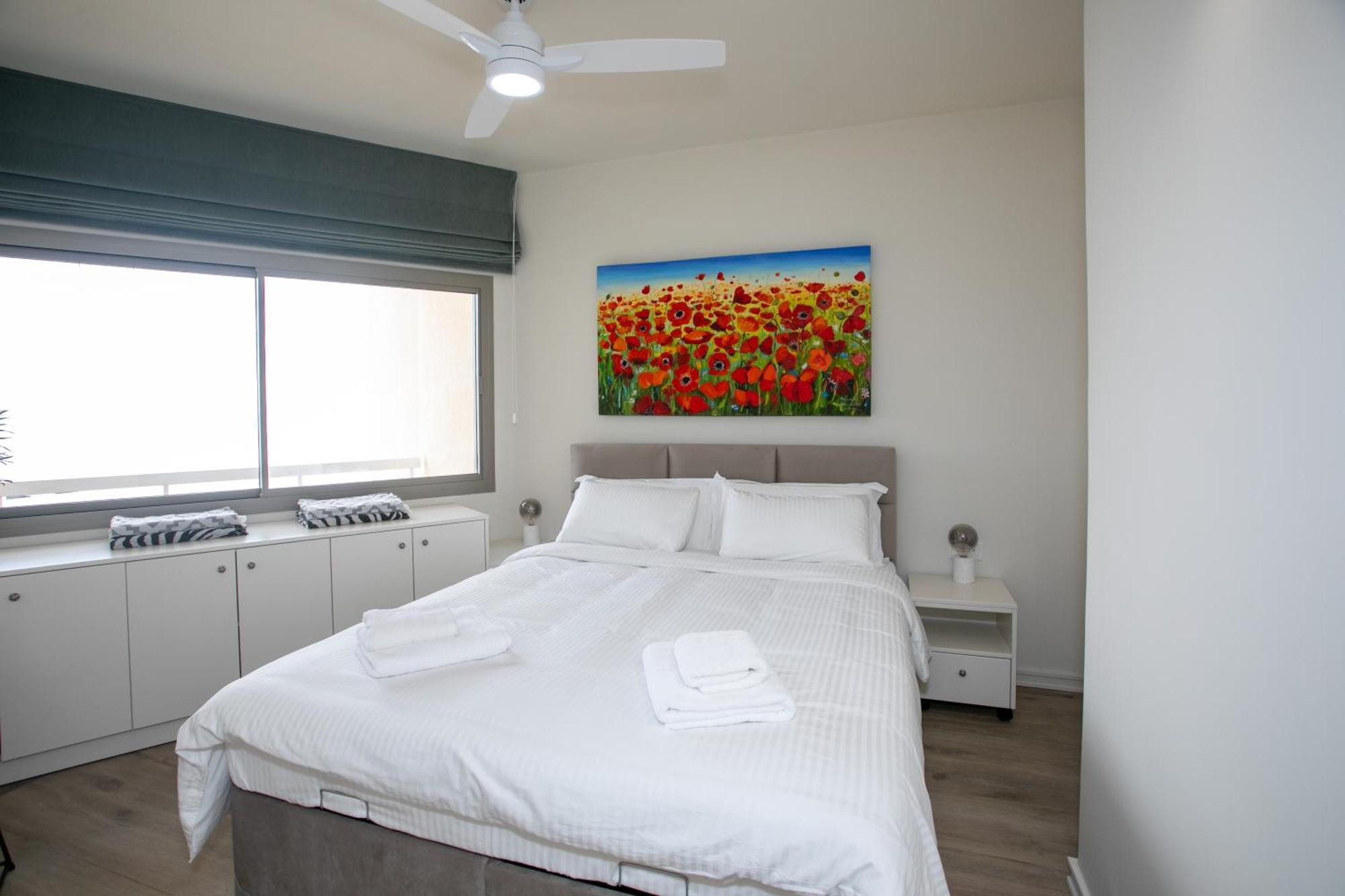 Palmove Luxurious Beachfront Apt Lárnaka Kültér fotó