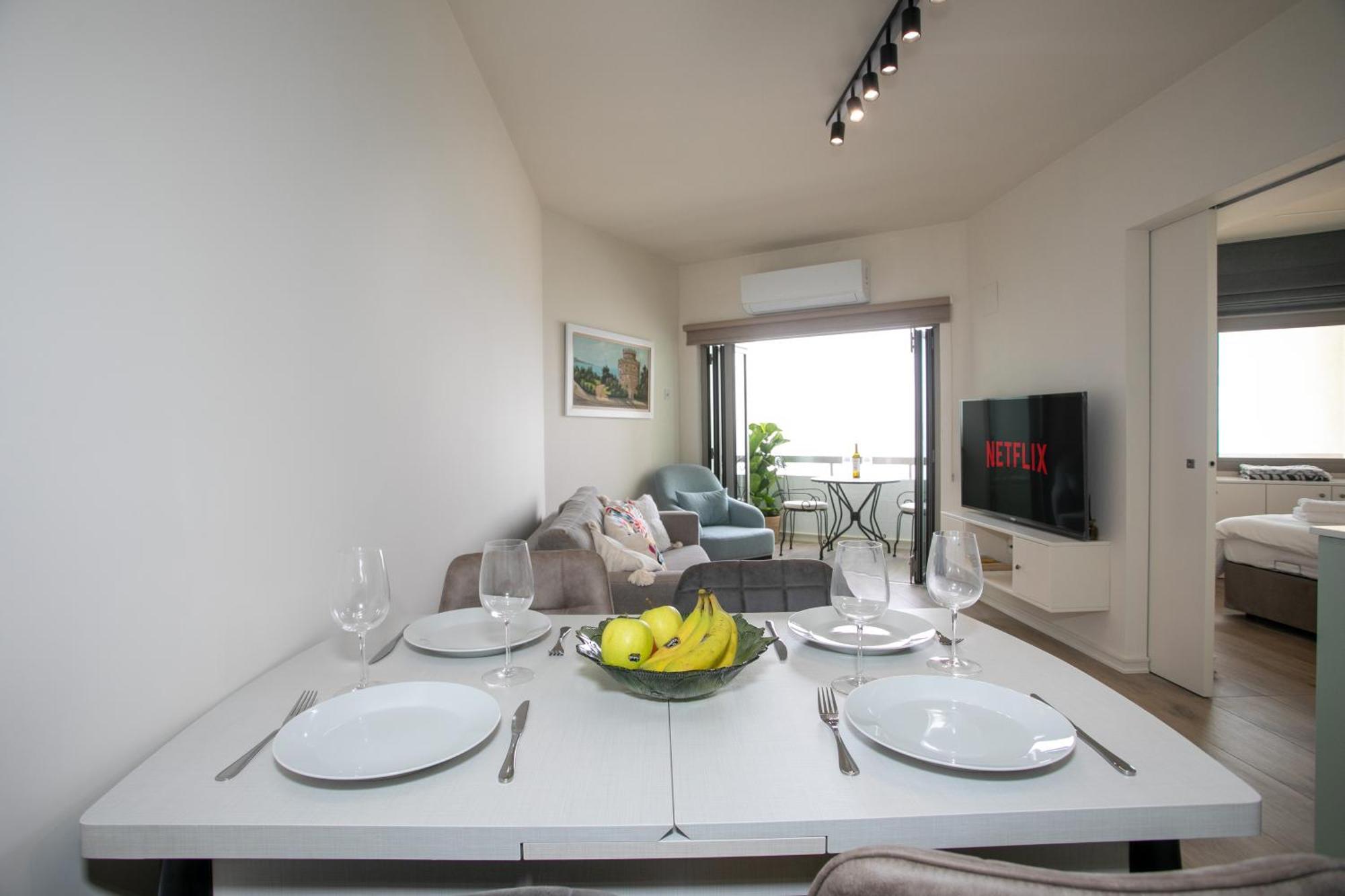 Palmove Luxurious Beachfront Apt Lárnaka Kültér fotó