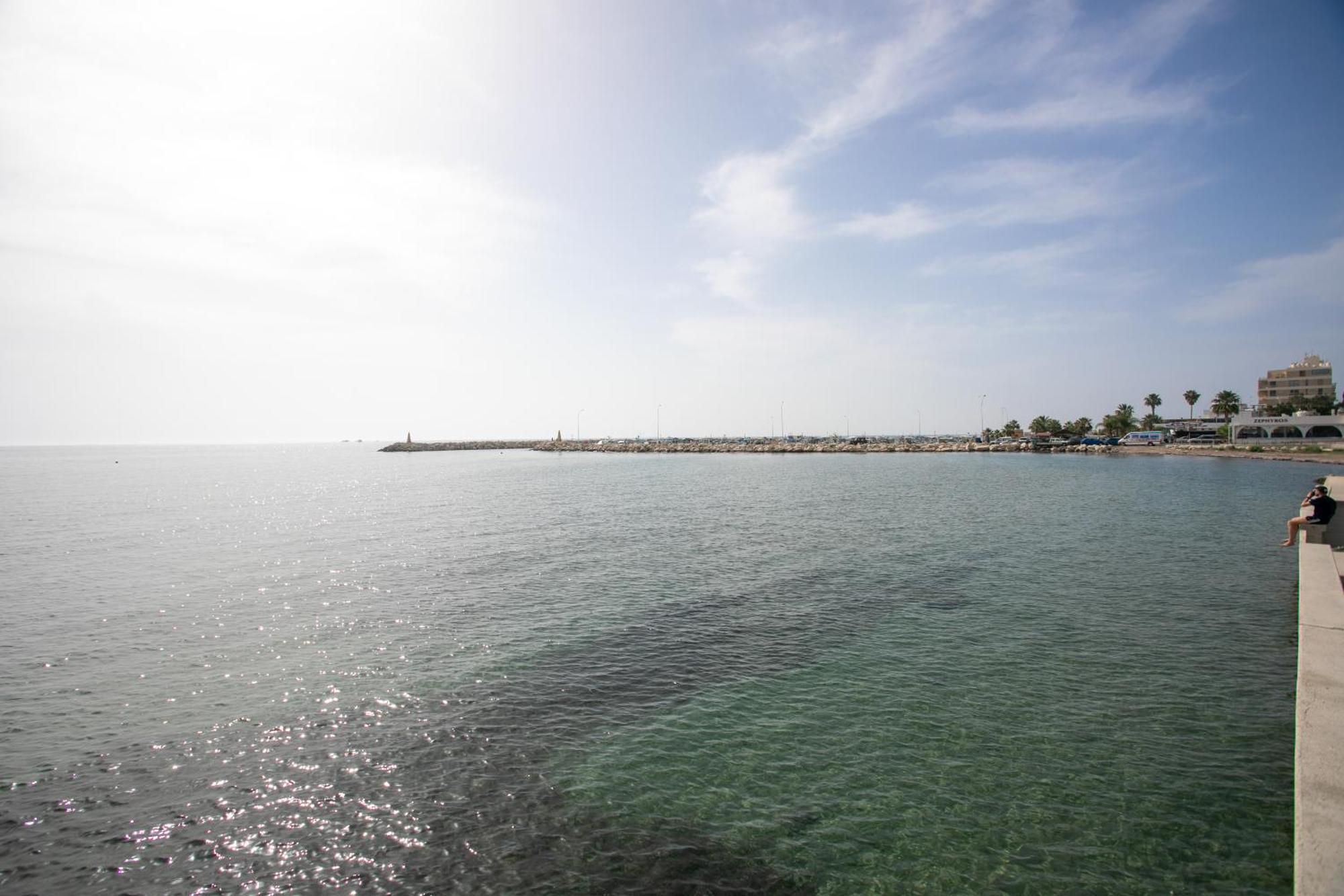 Palmove Luxurious Beachfront Apt Lárnaka Kültér fotó