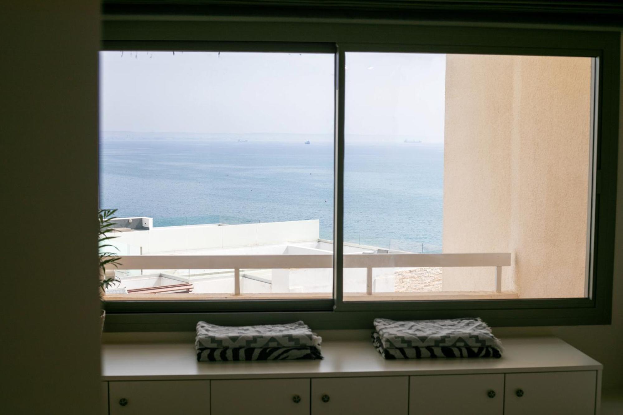 Palmove Luxurious Beachfront Apt Lárnaka Kültér fotó