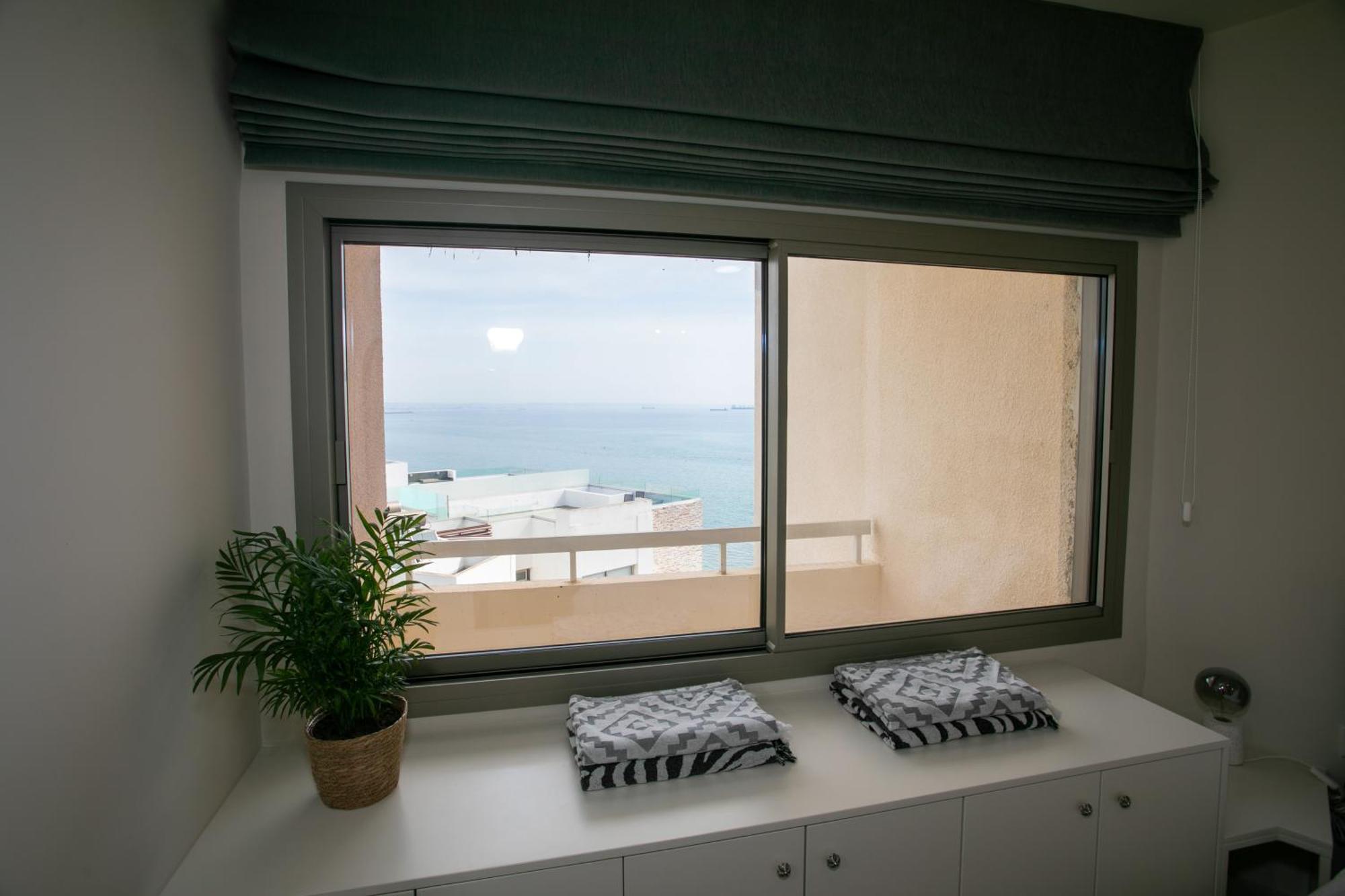 Palmove Luxurious Beachfront Apt Lárnaka Kültér fotó