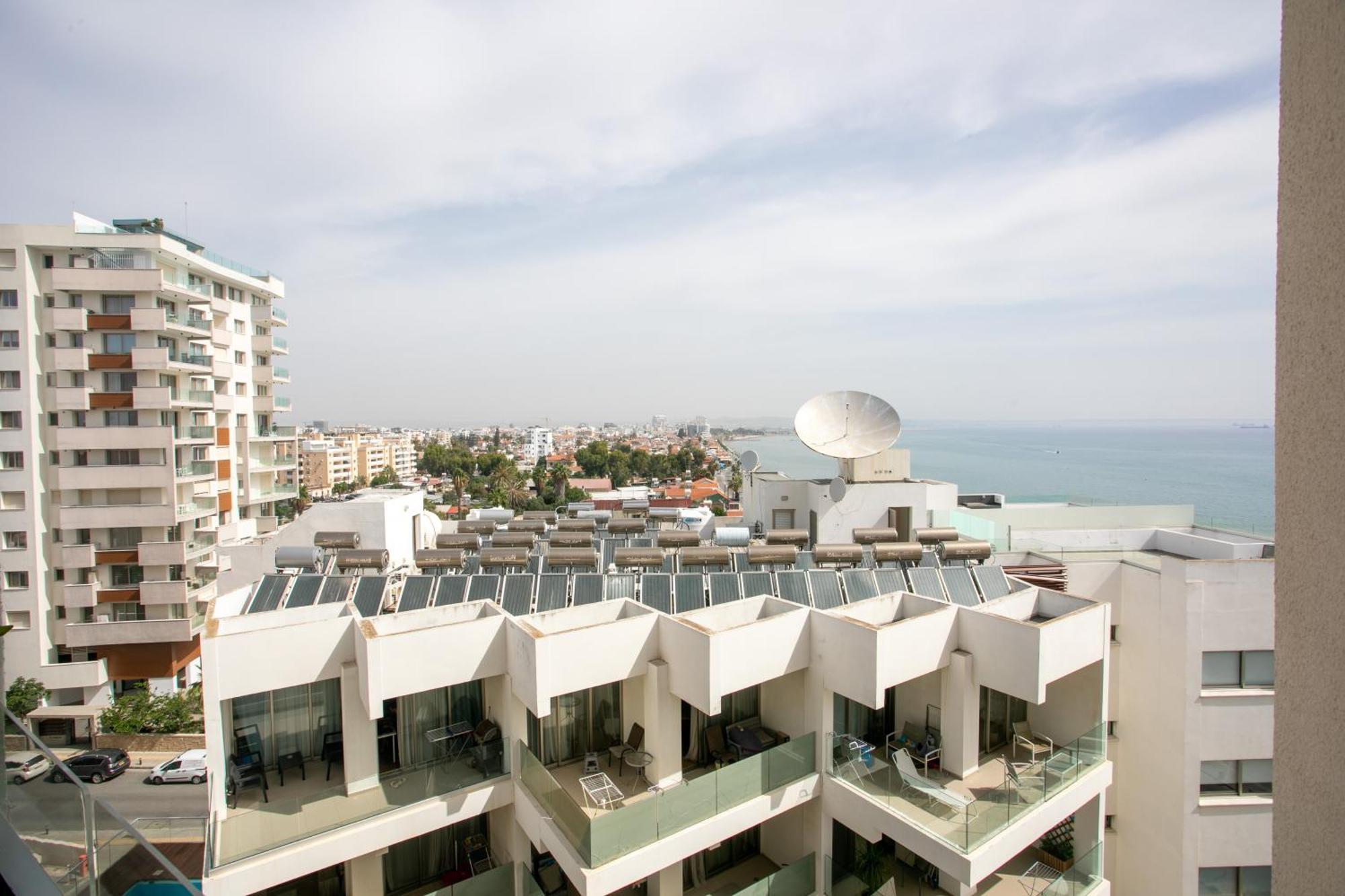 Palmove Luxurious Beachfront Apt Lárnaka Kültér fotó