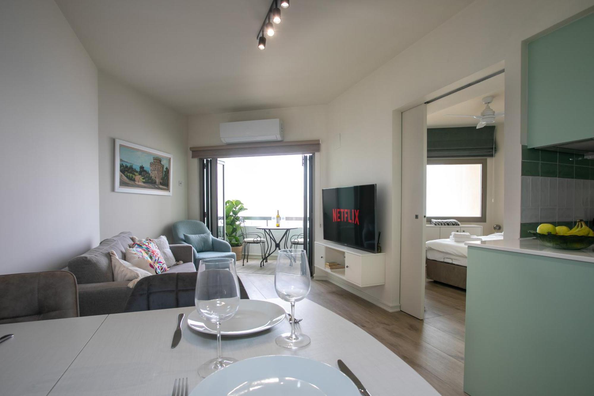 Palmove Luxurious Beachfront Apt Lárnaka Kültér fotó