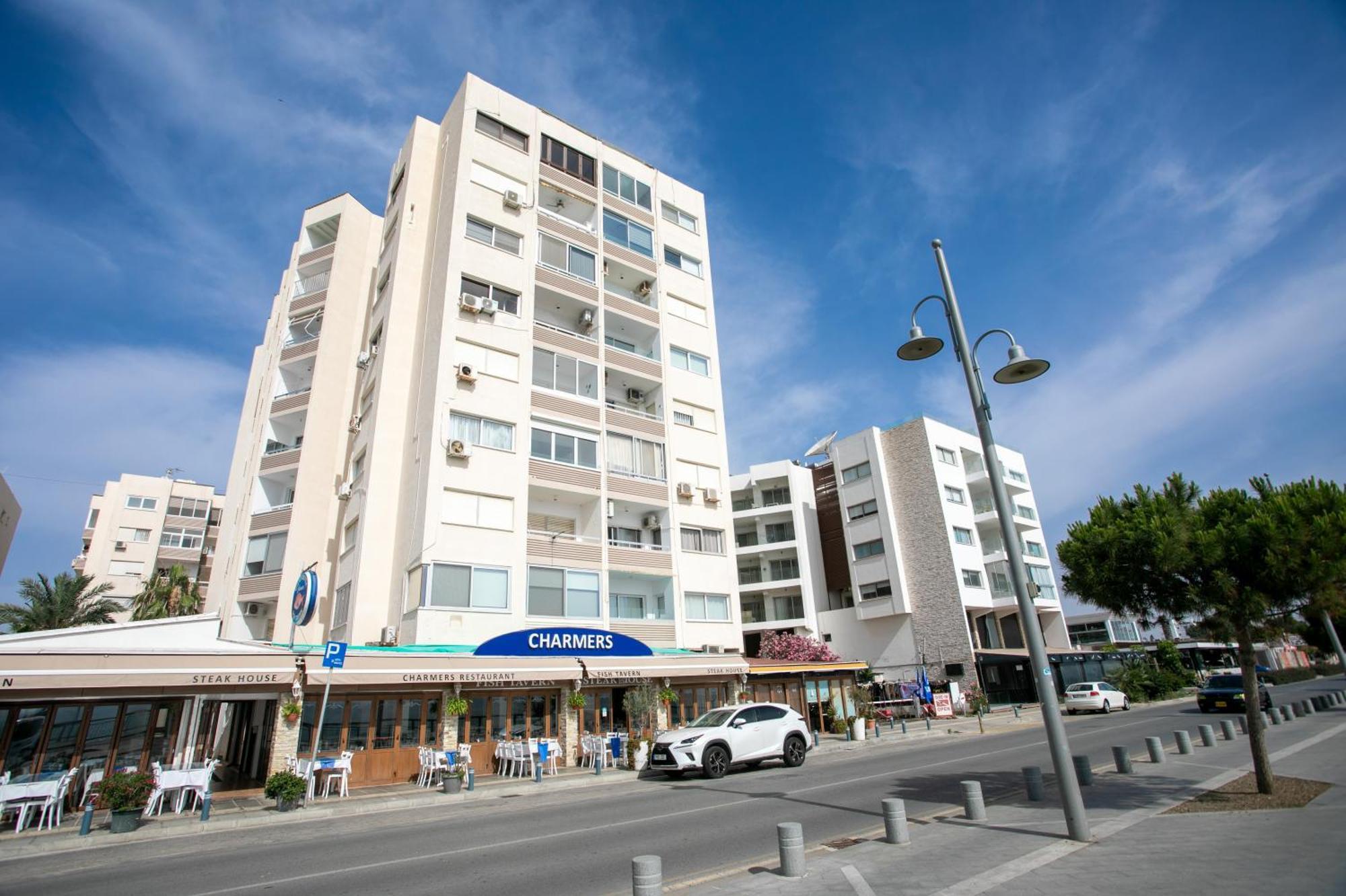 Palmove Luxurious Beachfront Apt Lárnaka Kültér fotó