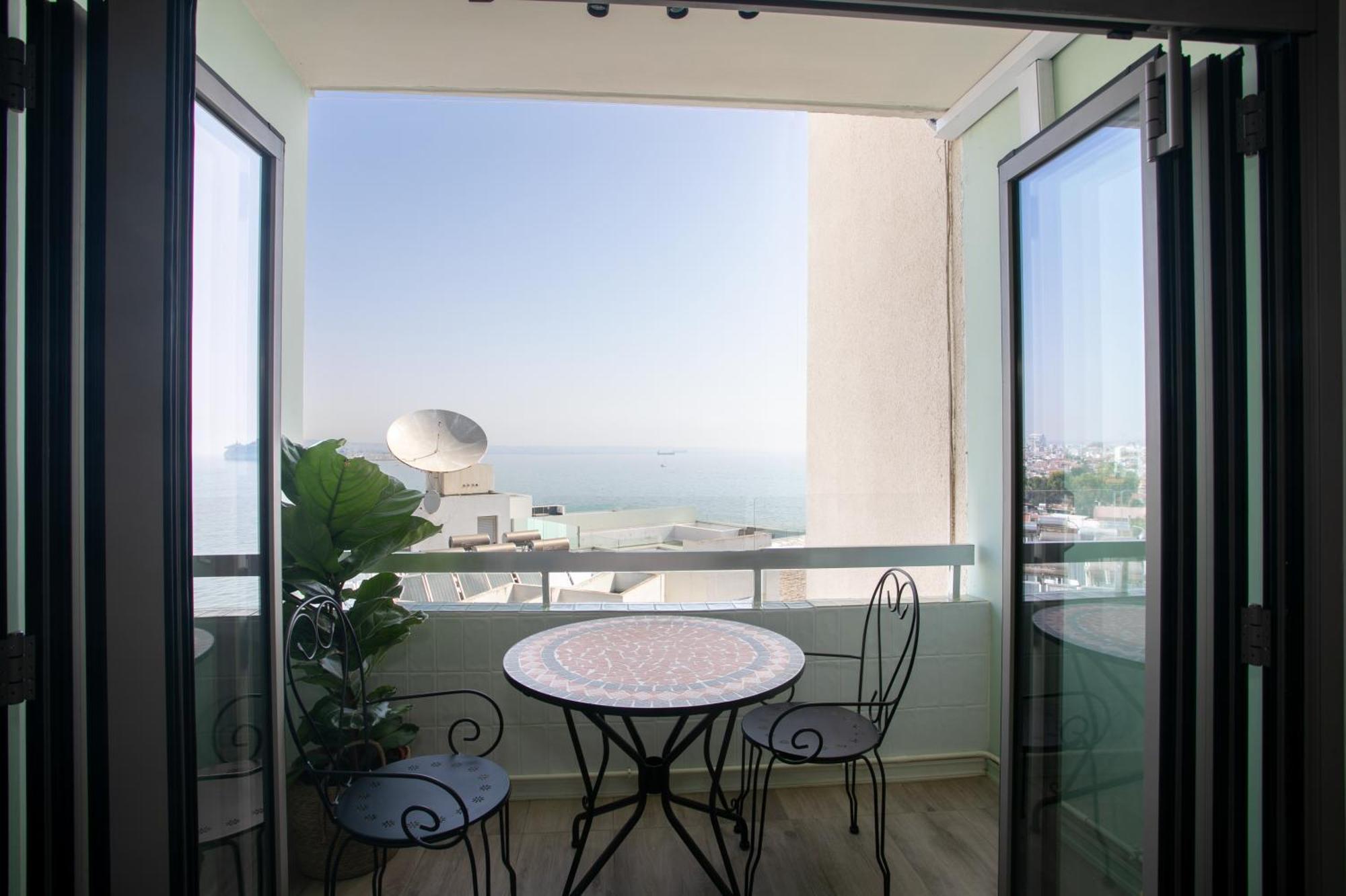 Palmove Luxurious Beachfront Apt Lárnaka Kültér fotó