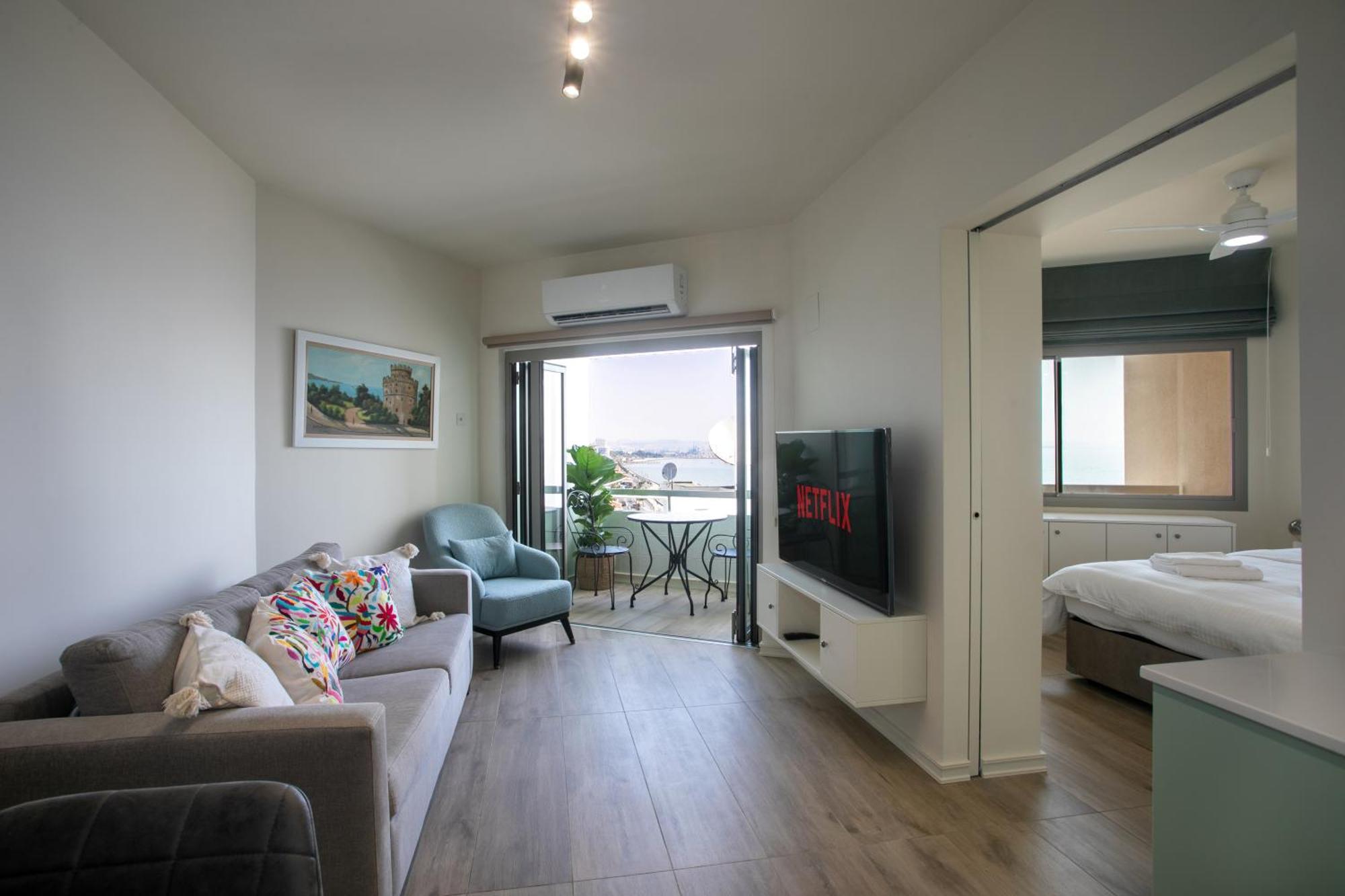 Palmove Luxurious Beachfront Apt Lárnaka Kültér fotó