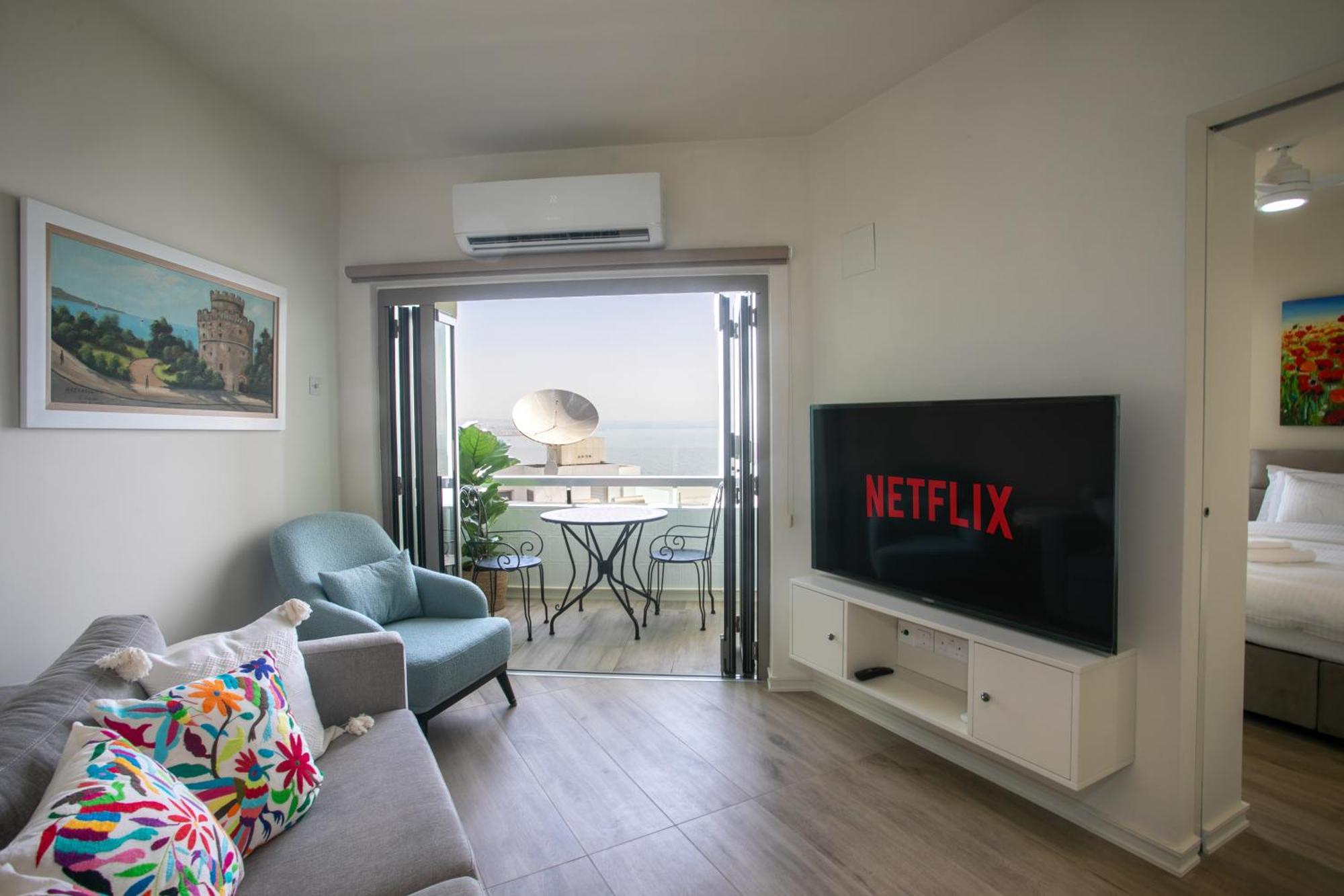 Palmove Luxurious Beachfront Apt Lárnaka Kültér fotó